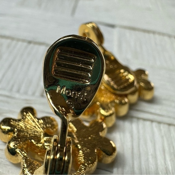 Monet Vintage Flower Crystal Clip Earrings - Picture 11 of 13